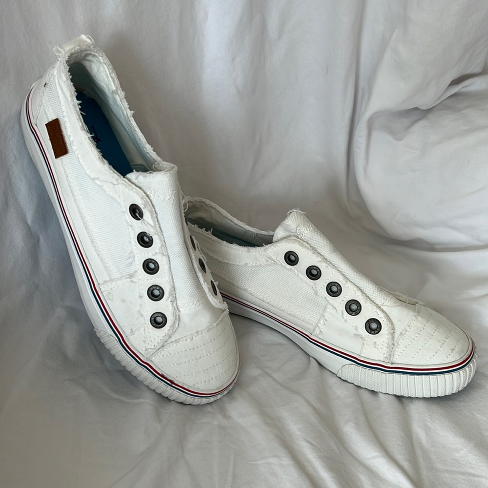Women’s size 9 Blowfish Play Slip-on Sneakers